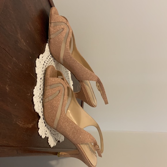 Le Chateau Shoes - Picture 3 of 4